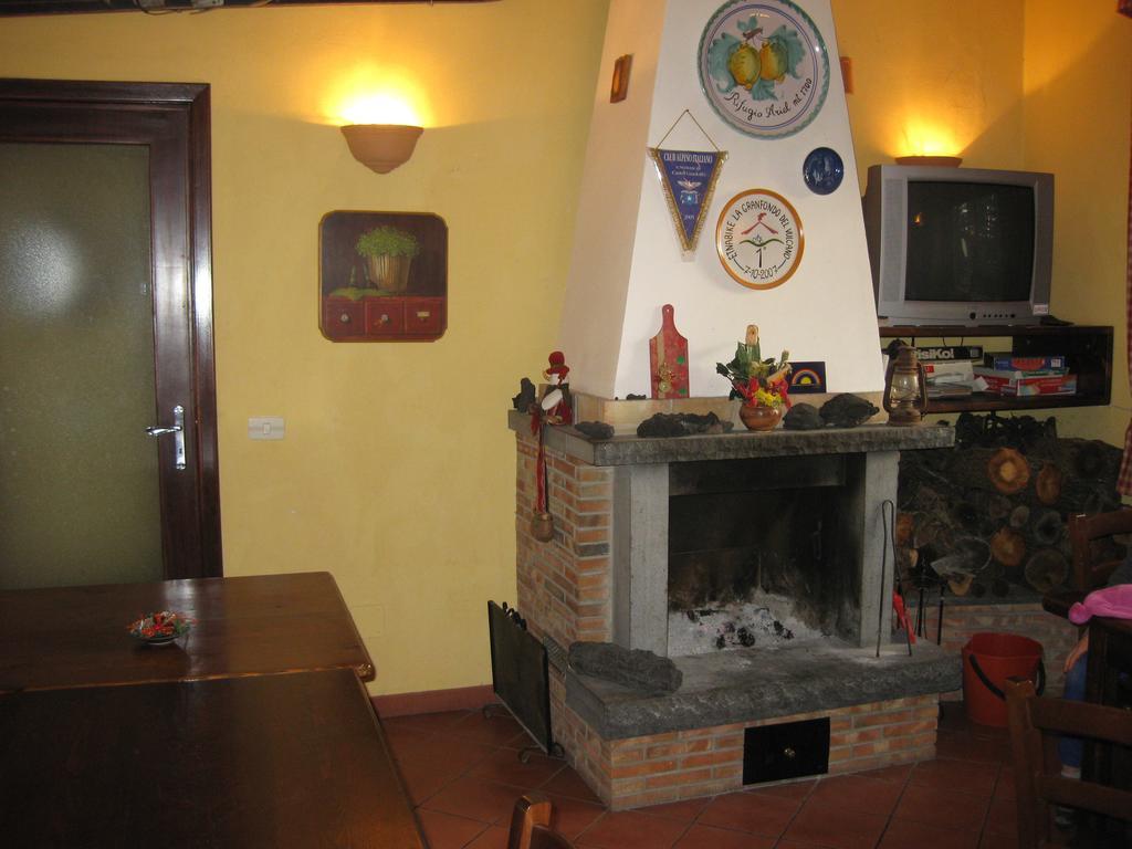 Bed and Breakfast Rifugio Ariel Ragalna Exterior foto